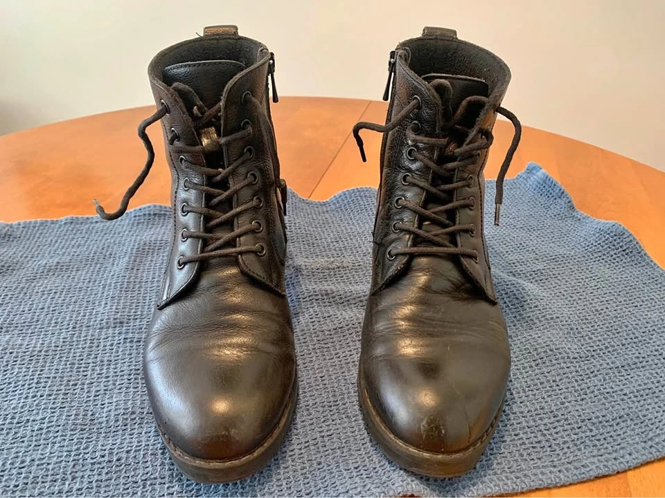 Cabani Black Leather Boots with Zippers Size 38