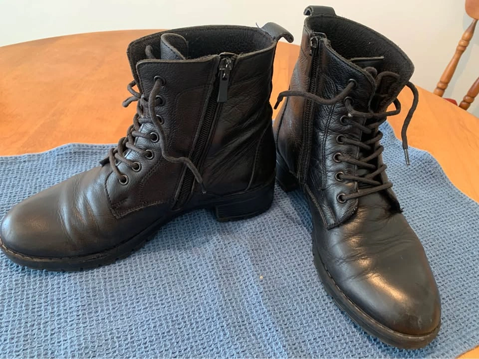 Cabani Black Leather Boots with Zippers Size 38 - photo 2