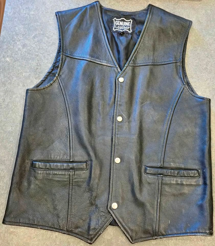 Classic Leather Motorcycle Vest (Large)