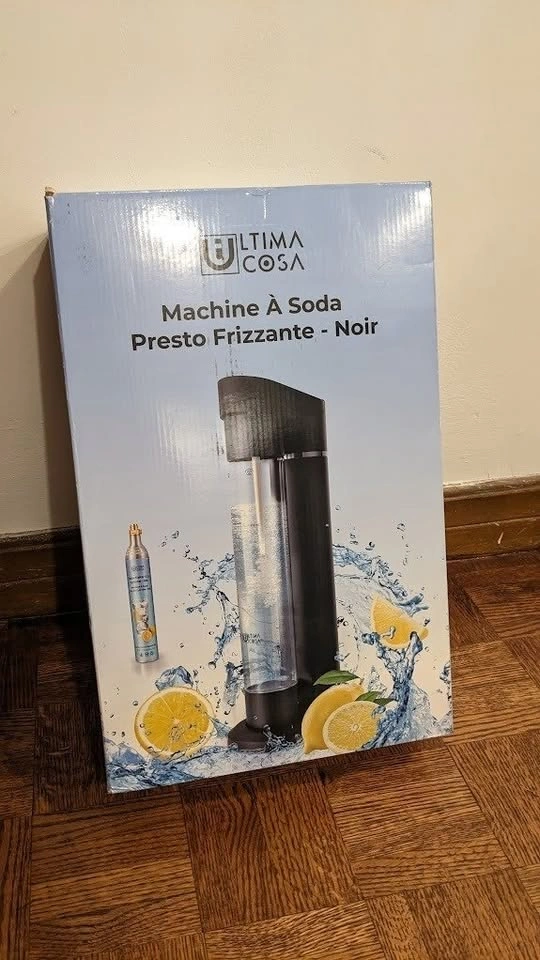 Ultima Cosa Soda Maker w/ 3 CO2 Cylinders