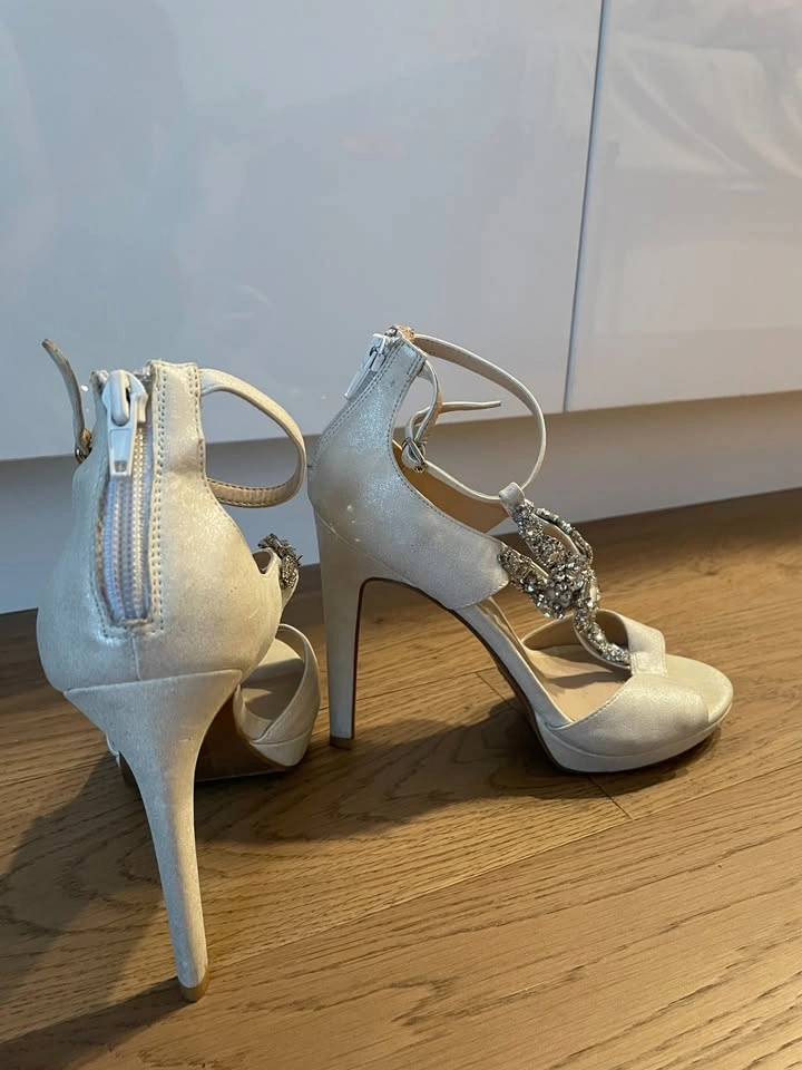 Le Chateau Sparkle/Pearl Heels - US 7 - photo 2