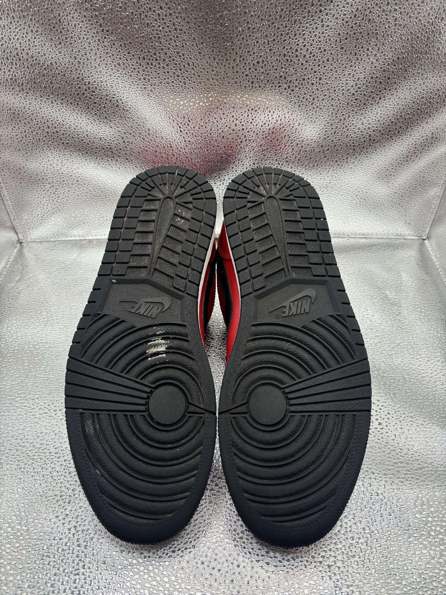 Air Jordan 1 low reverse red pebbled swoosh - photo 3