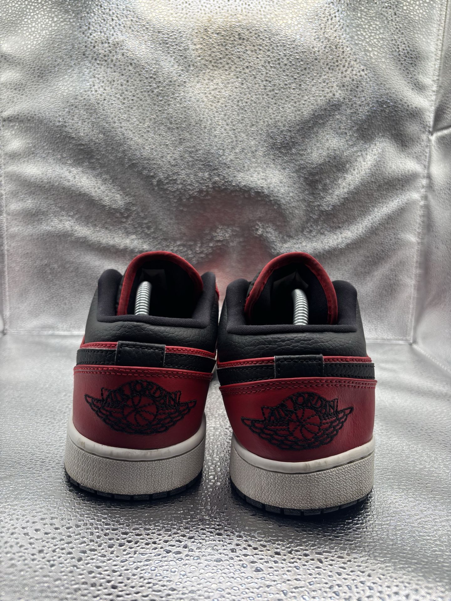 Air Jordan 1 low reverse red pebbled swoosh - photo 4