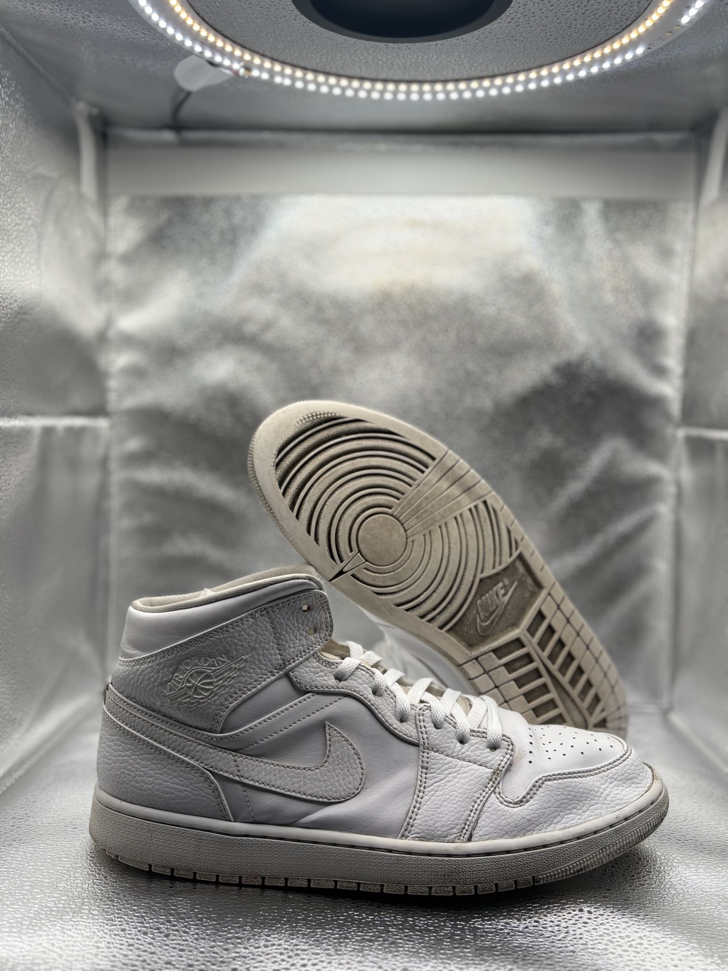 Air Jordan 1 Mid Triple White