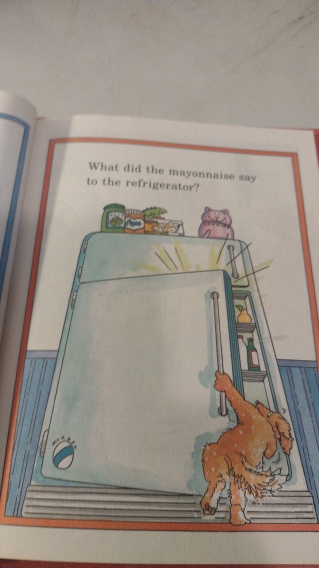 The Giggle Book: Favorite Riddles - photo 5