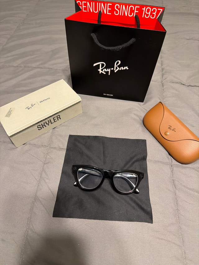 Ray-Ban Meta Skyler Smart Glasses - photo 2