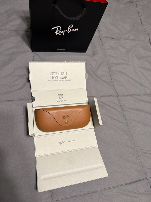 Ray-Ban Meta Skyler Smart Glasses - photo 3
