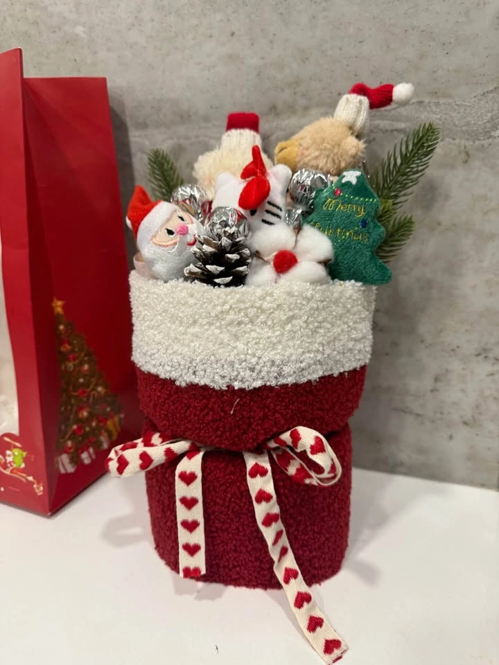 MOVING SALE-Handmade Christmas Sock Bouquet w/ Lights - photo 4