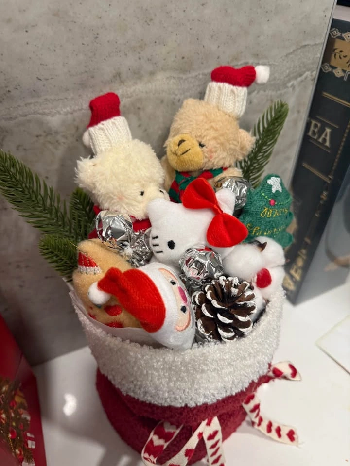 MOVING SALE-Handmade Christmas Sock Bouquet w/ Lights - photo 5