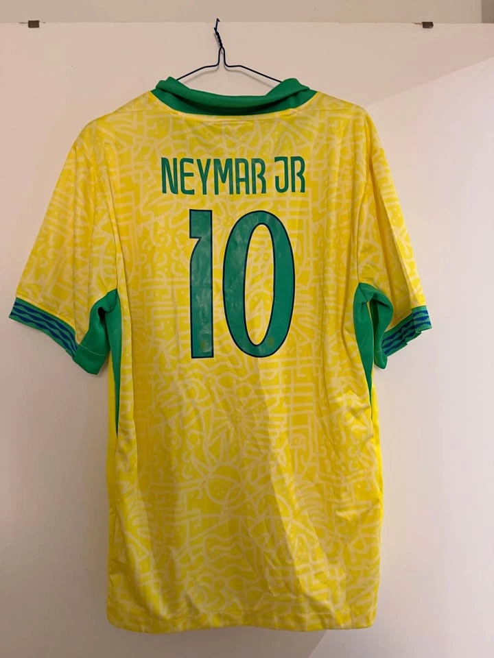 Neymar Brazil Jersey (large)