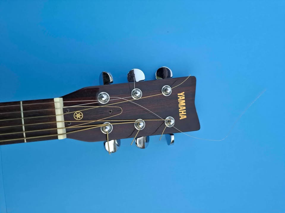 Left handed Yamaha FG335 acoustic guitar - photo 4