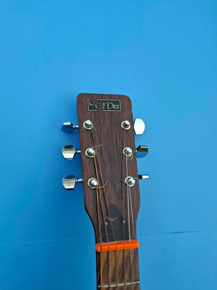 Very Rare vintage guitar over 50 years old - photo 4