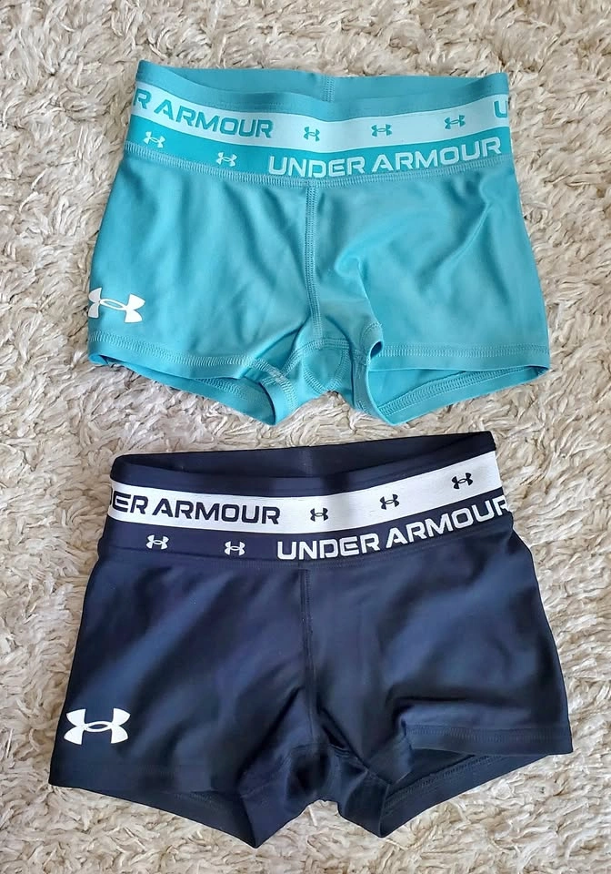 Lot of 10 girls tennis sports clothing. Size 8 to 11 - photo 2