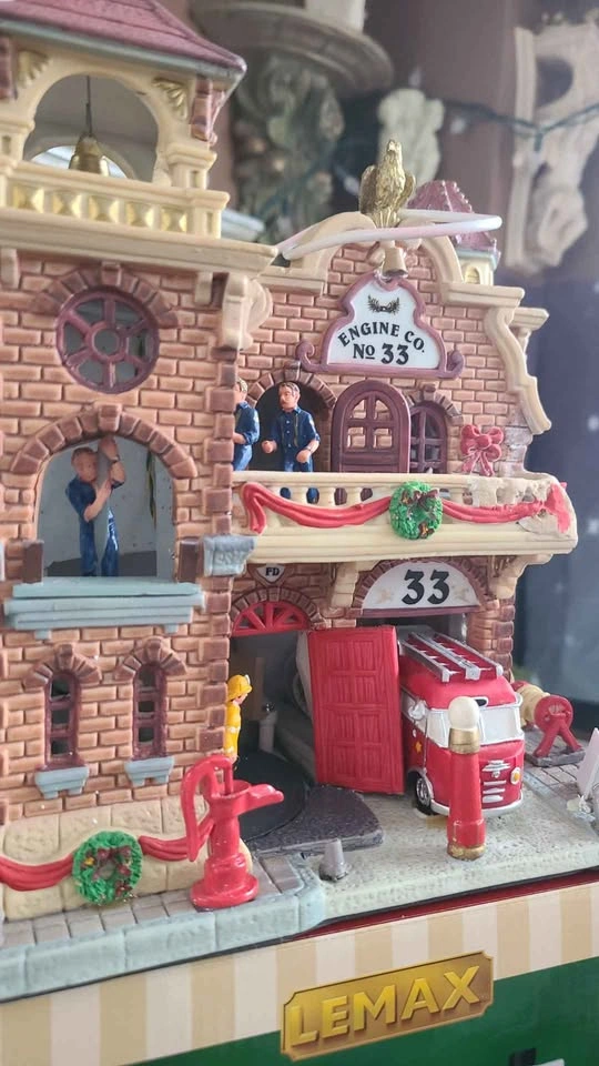 Lemax Fire Station No. 33 - photo 5