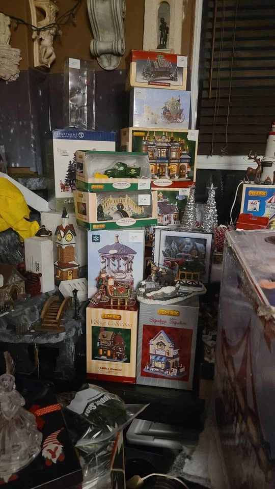 Christmas Village Carole Towne 2009 - photo 3