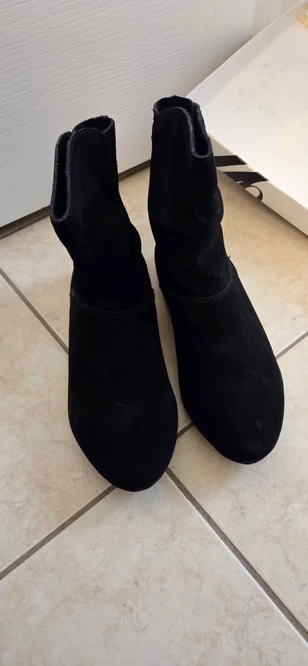 Nine West Black Boots - Size 9 - photo 4