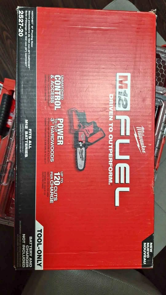Brand new Milwaukee M12 Hatchet 6" Pruning saw Model 2527 20 $18