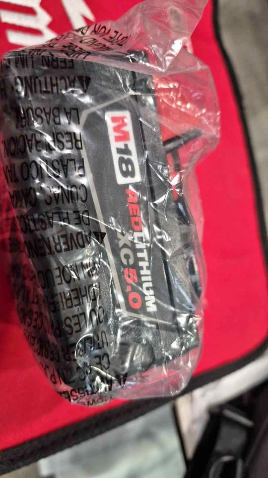 Brand new Milwaukee M18 battery REDLITHIUM Xc 5.0 Ah Kit set $11