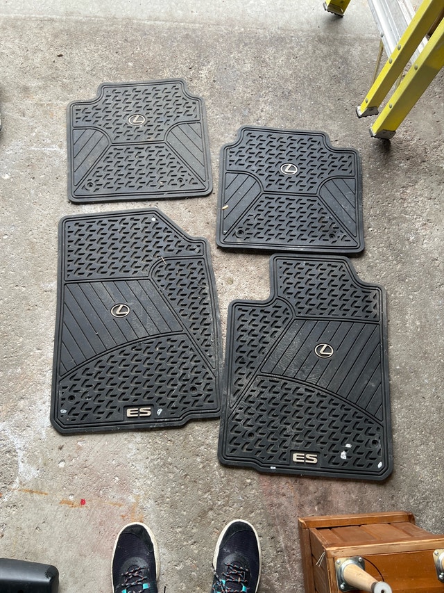 Lexus ES Rubber Floor Mats