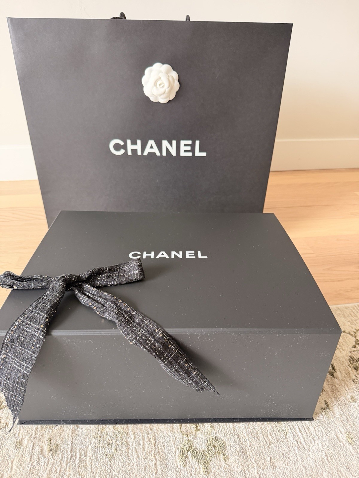 CHANEL 25 MINI HANDBAG -new with receipt- Metallic Grained & Gol - photo 5