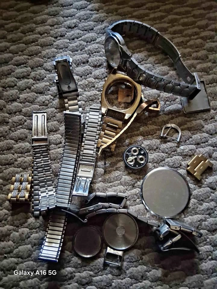 Watches working and broken plus parts