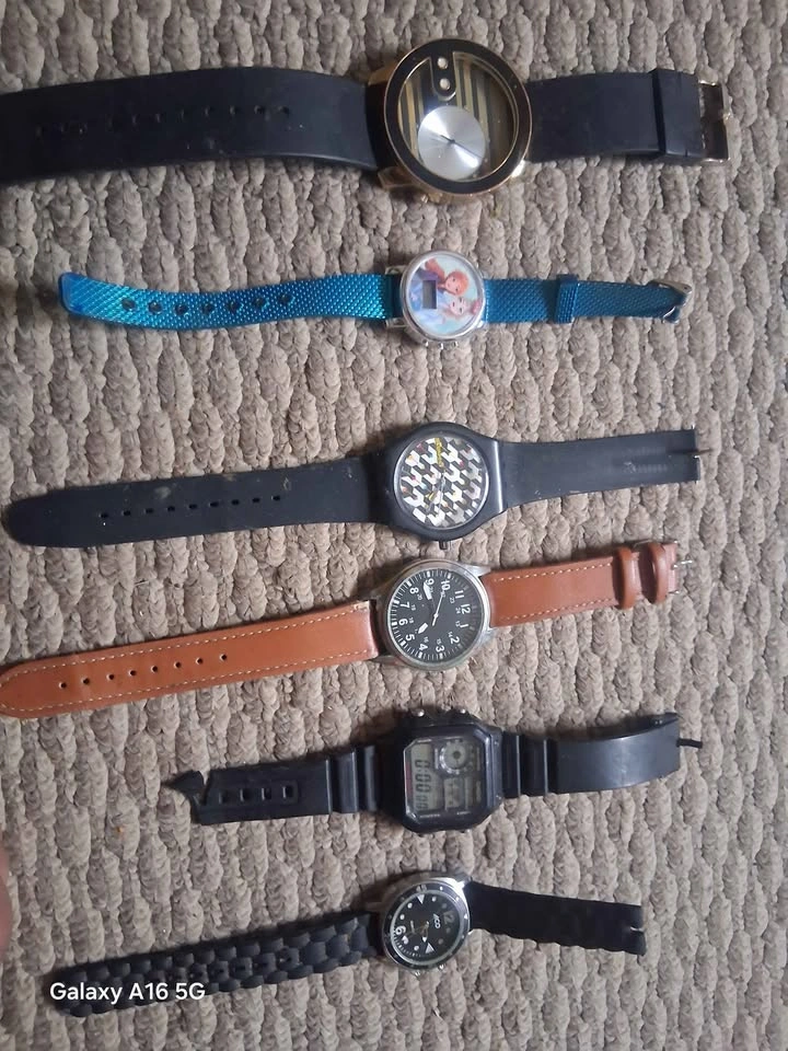Watches working and broken plus parts - photo 2