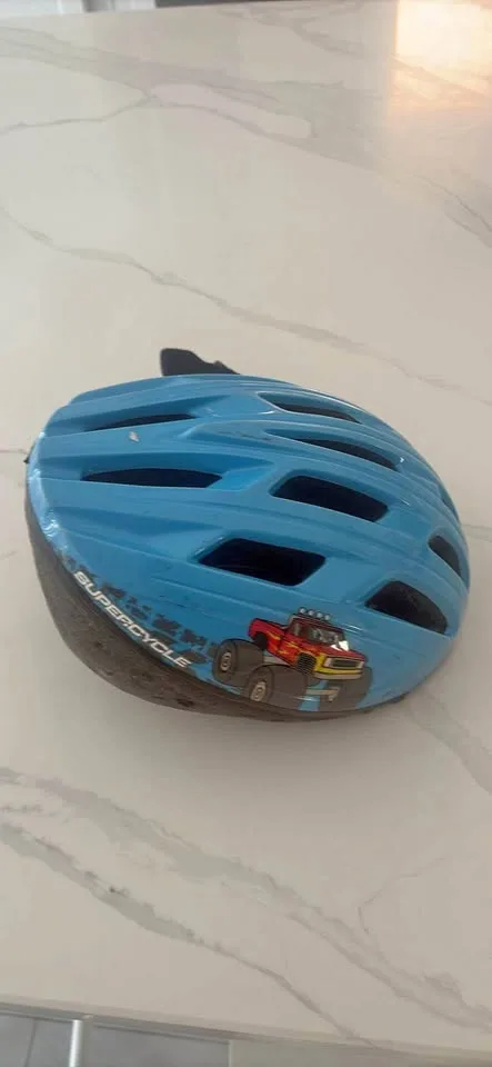 Kids helmet thumbnail