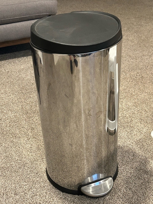Simple Human Kitchen Garbage Can