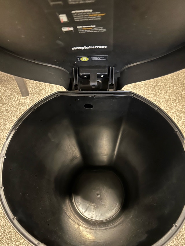 Simple Human Kitchen Garbage Can - photo 2