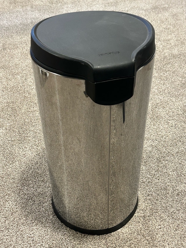 Simple Human Kitchen Garbage Can - photo 4