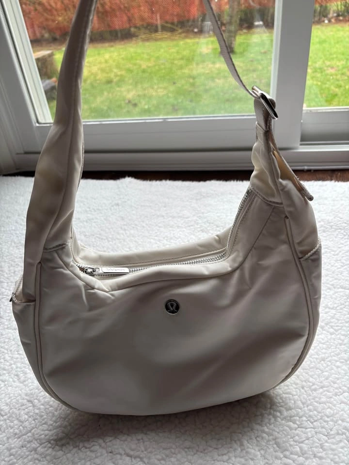 Lululemon City Essentials Shoulder Bag 4L - Ivory/Cream - photo 3