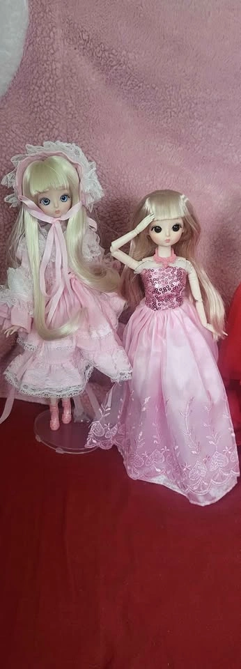 3 Unique Dolls + Doll Head & Accessories - photo 3