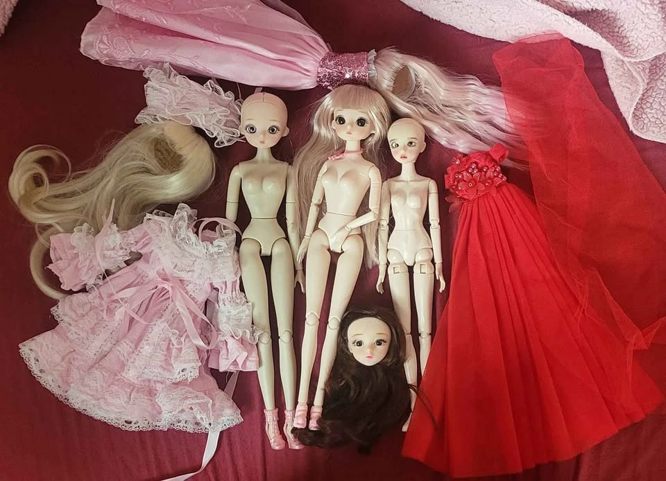 3 Unique Dolls + Doll Head & Accessories - photo 5