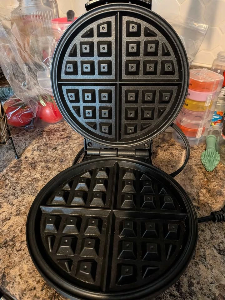 Oster Waffle Maker - photo 2