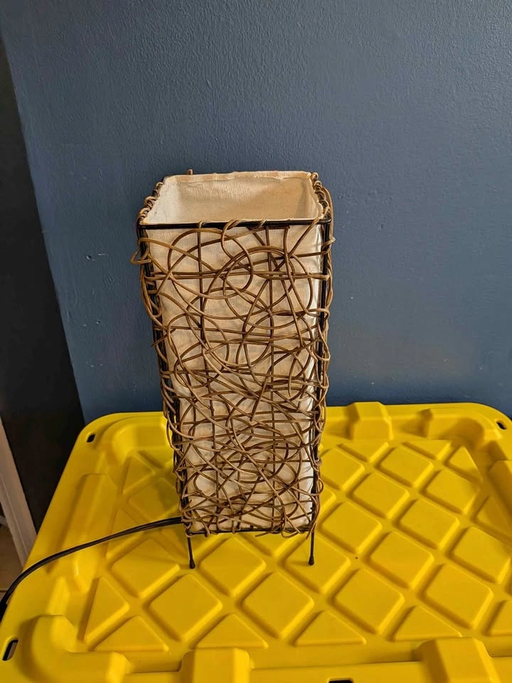 Vintage Style Wicker Lamp