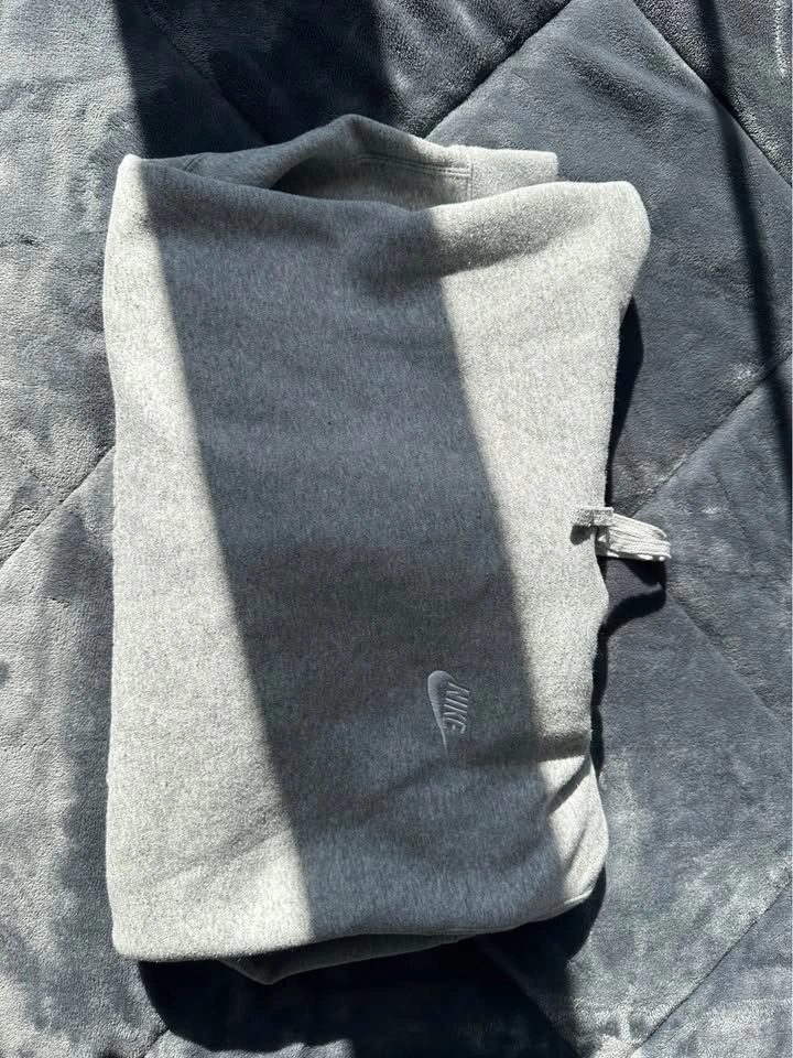 Grey Nike Hoodie: Size Medium - photo 2