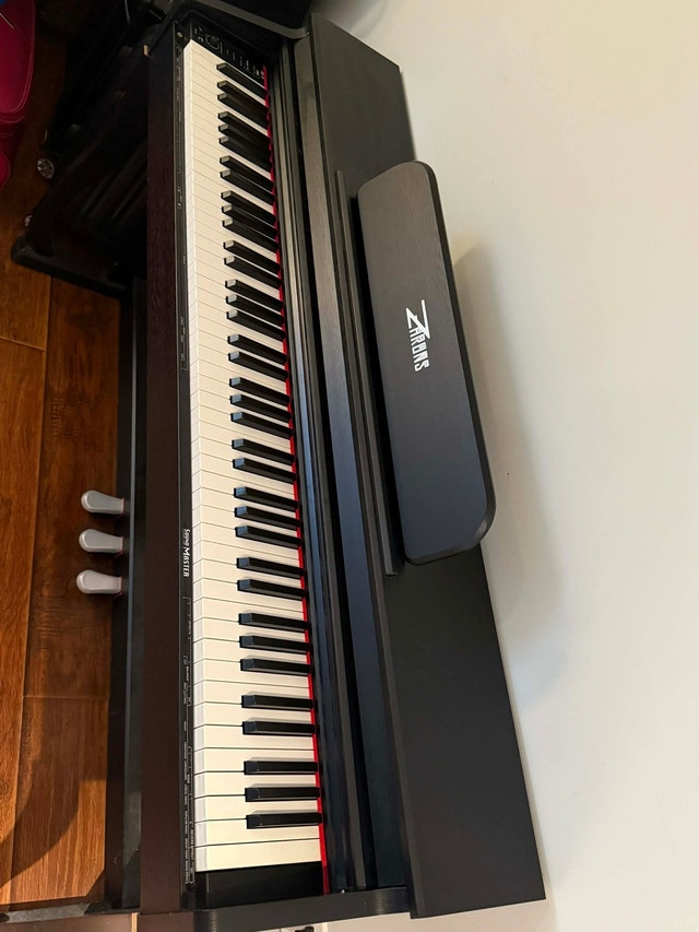 Piano like new 88keys