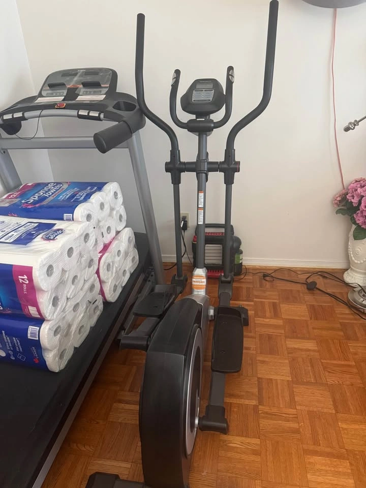 Weslo Momentum CT6.2 Elliptical Trainer - photo 3
