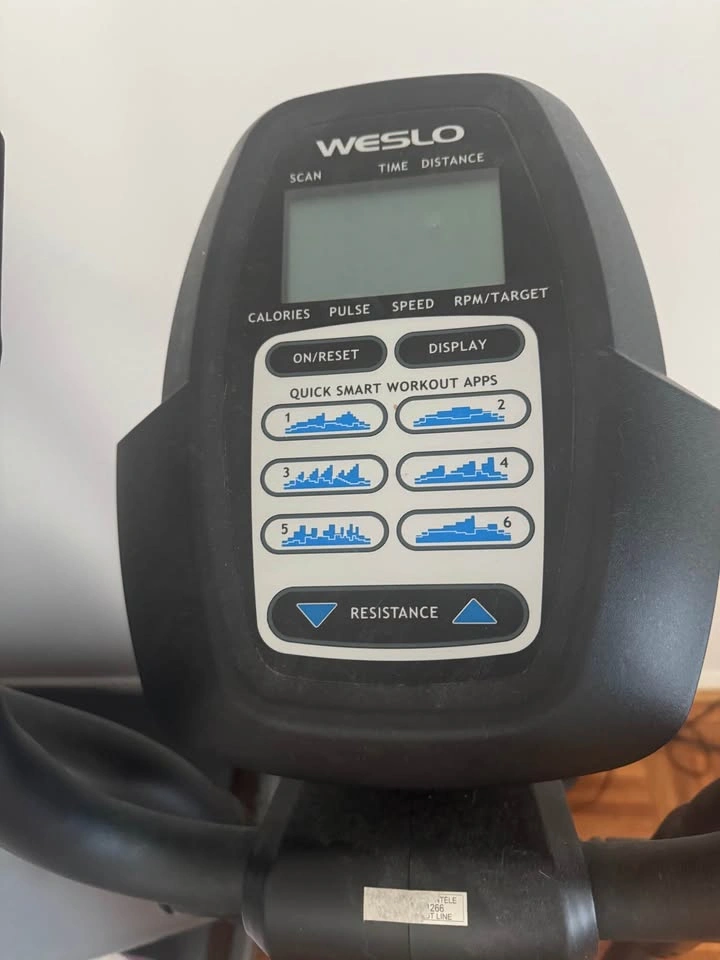 Weslo Momentum CT6.2 Elliptical Trainer - photo 4