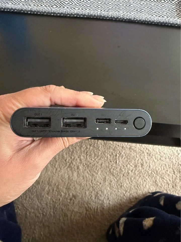 Fast-Charging Power Bank – 4 Outlets, Includes 1 Data Cable - photo 3