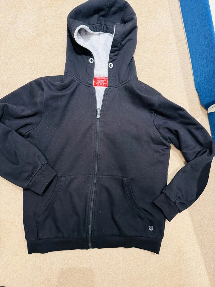 Cozy Unisex Hoodies & Zippers - photo 2