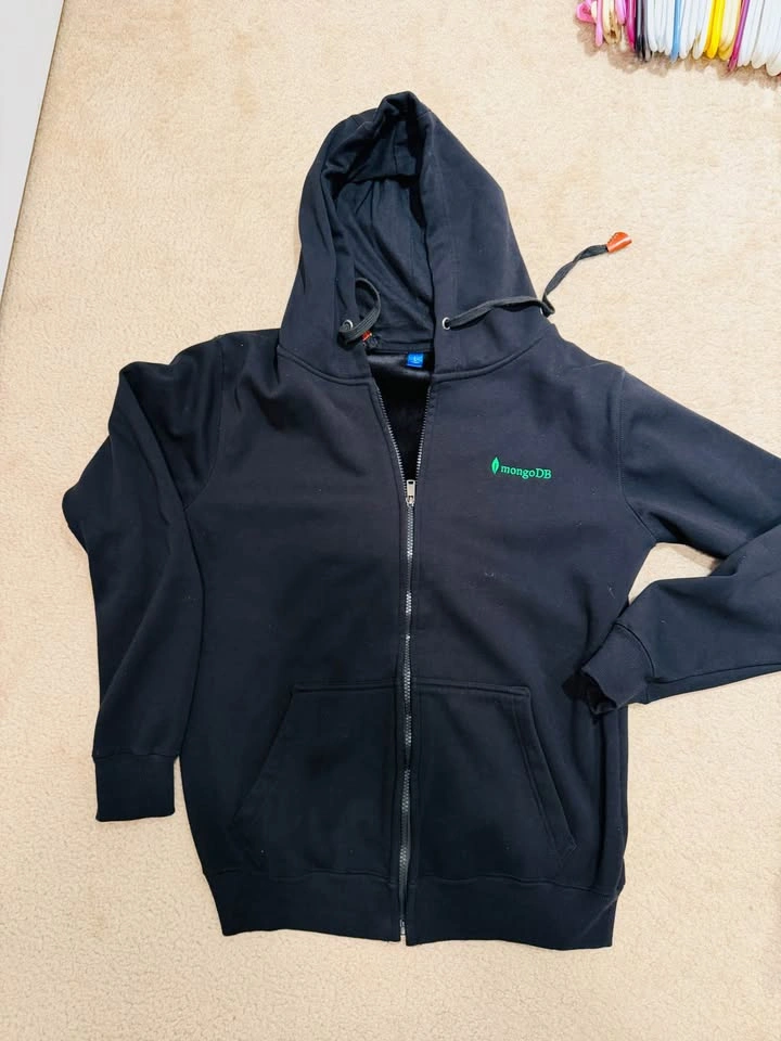 Cozy Unisex Hoodies & Zippers - photo 3