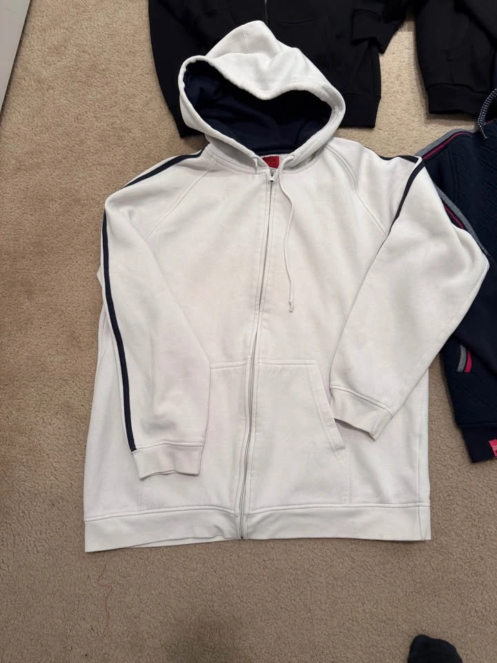 Cozy Unisex Hoodies & Zippers - photo 4