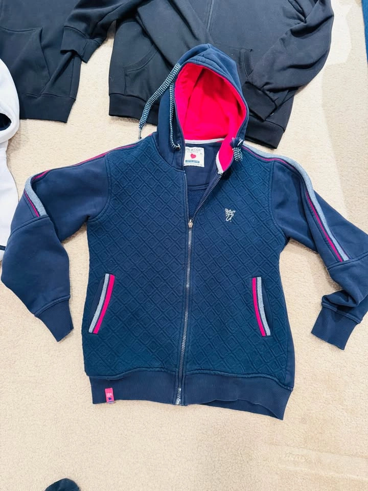 Cozy Unisex Hoodies & Zippers - photo 5