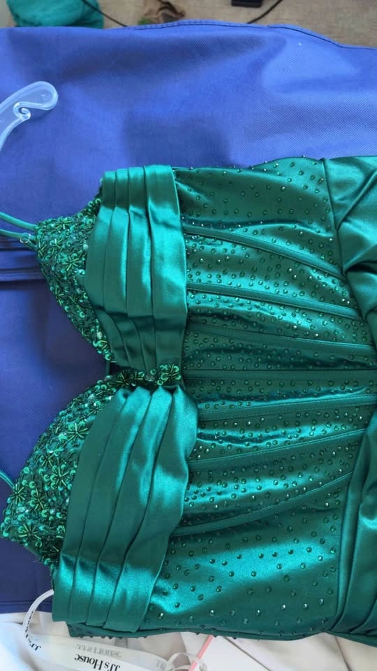 Emerald Green Prom Dress - photo 3