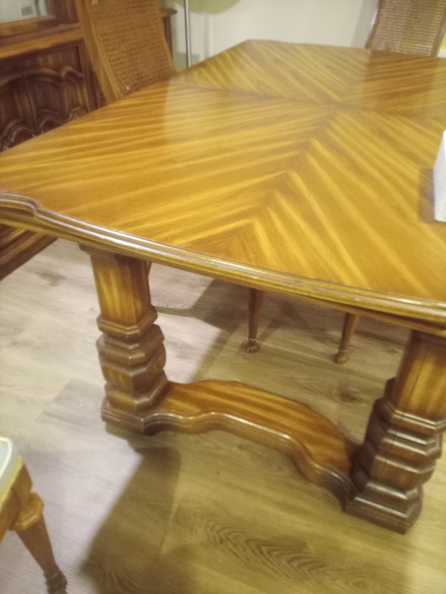 Solid Oak Dining Table, 8 Cane Back Chairs & 2 Leaves - photo 2