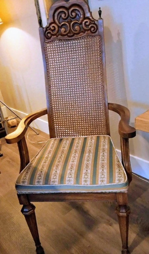 Solid Oak Dining Table, 8 Cane Back Chairs & 2 Leaves - photo 3
