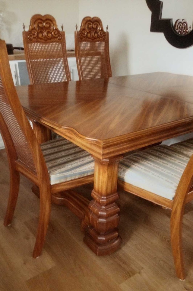 Solid Oak Dining Table, 8 Cane Back Chairs & 2 Leaves - photo 5