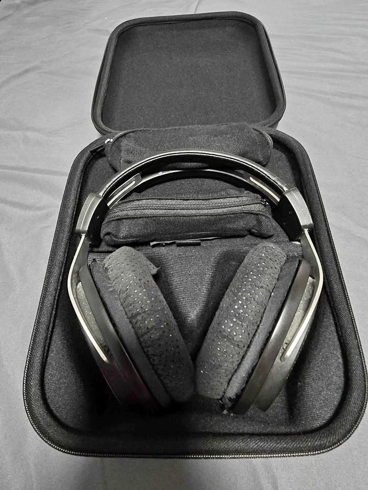 Shure SRH1540 Headphones