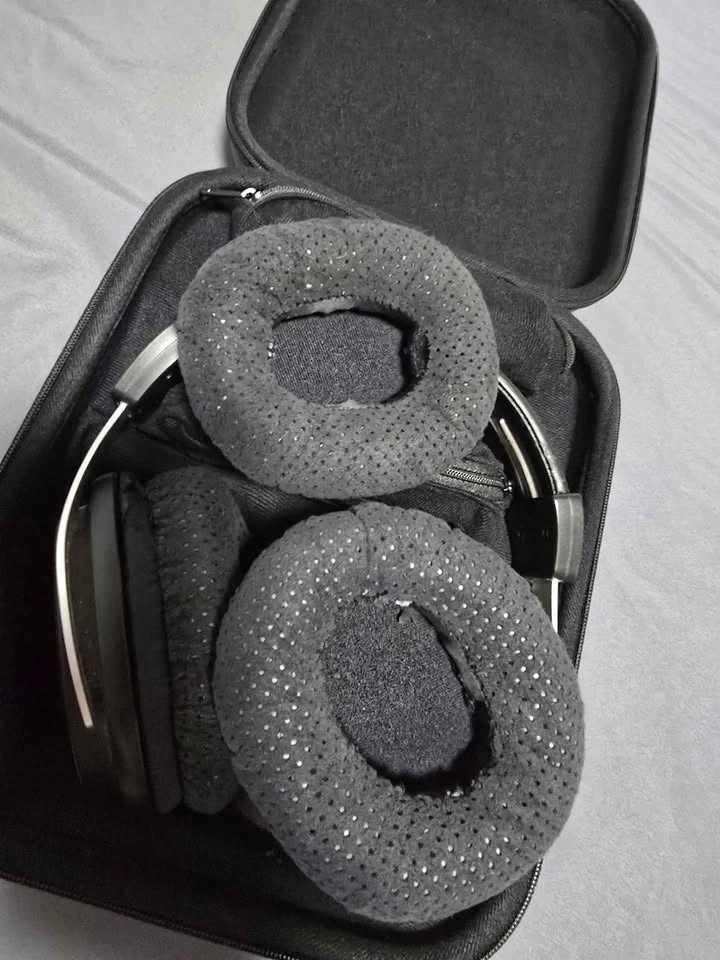 Shure SRH1540 Headphones - photo 2